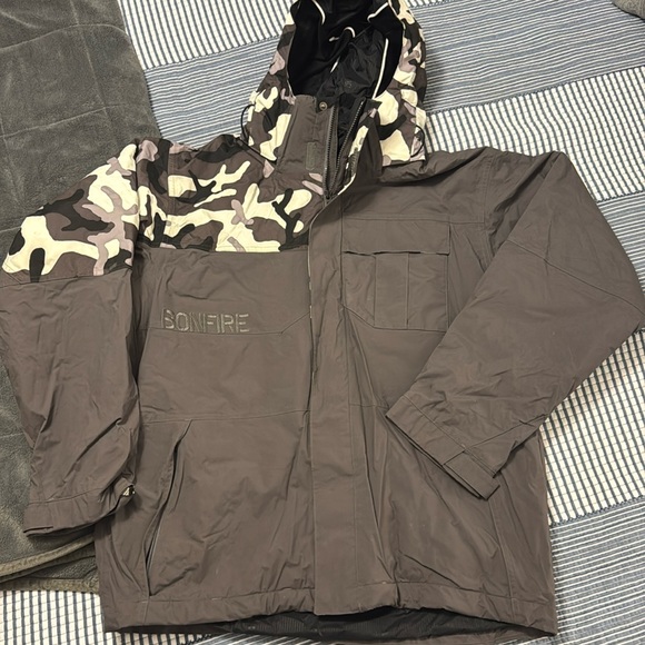Excellent condition Bonfire snowboard/ski jacket size L - Picture 1 of 8